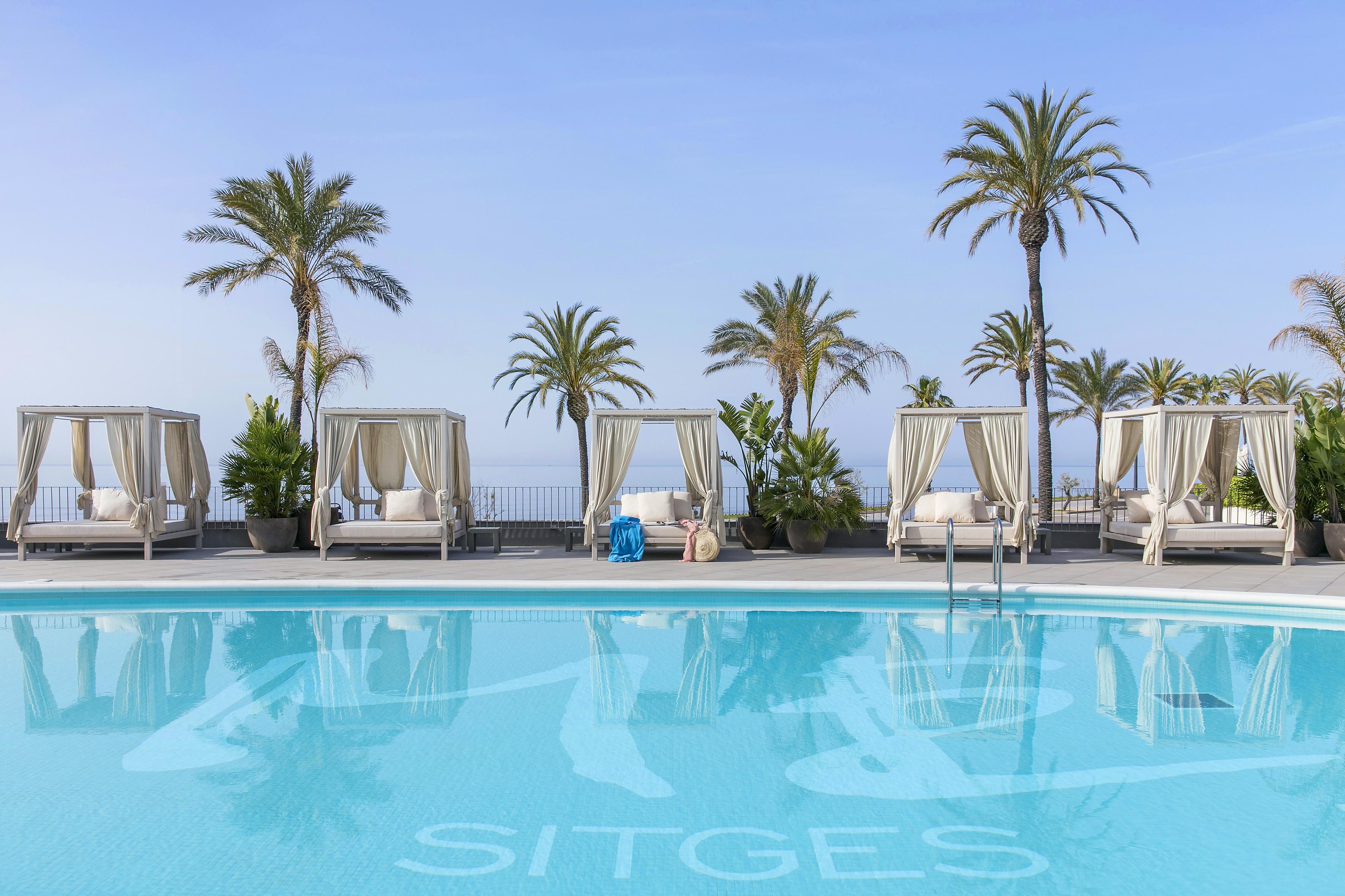 Hotel Me Sitges Terramar Esterno foto The pool at the hotel