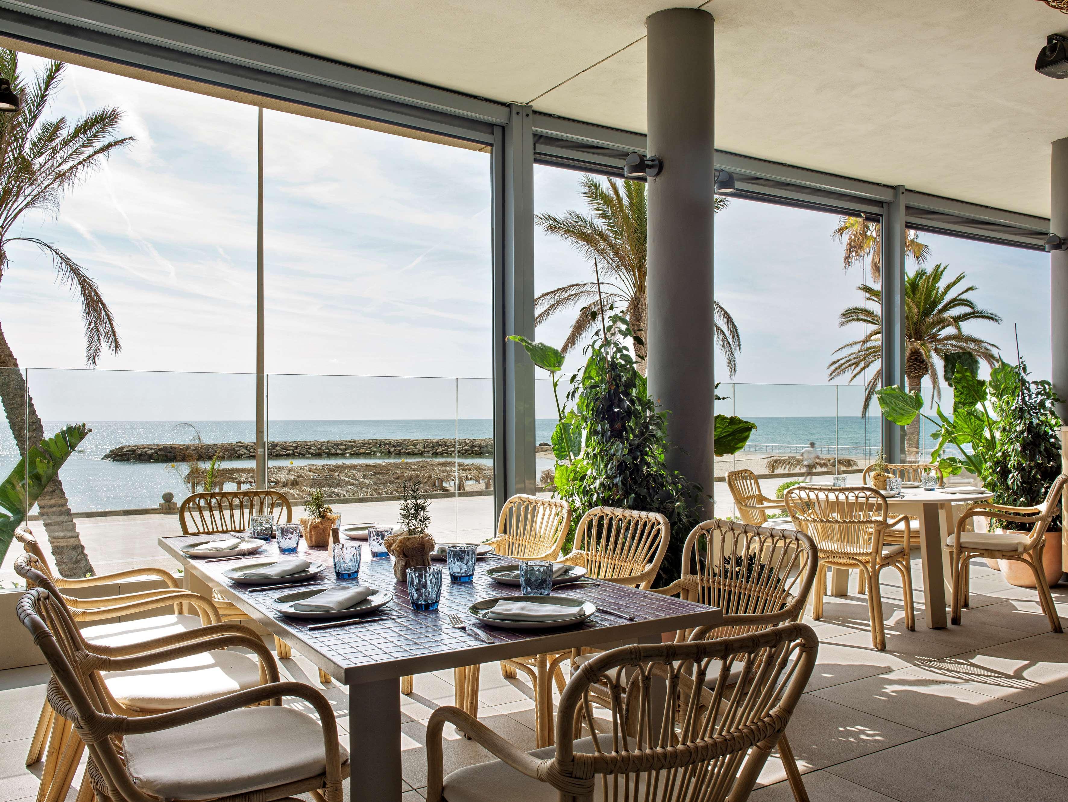 Hotel Me Sitges Terramar Esterno foto Restaurant