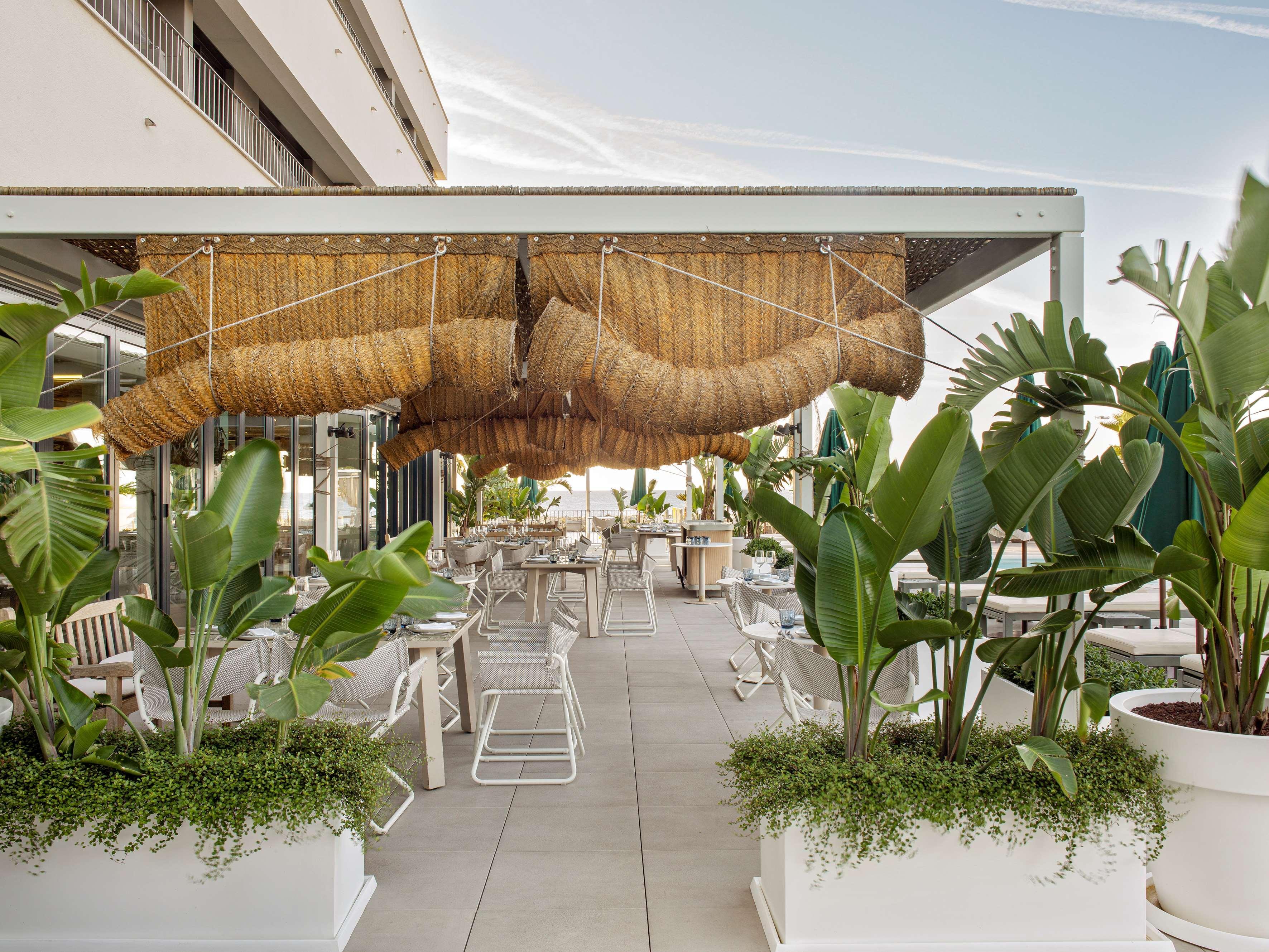Hotel Me Sitges Terramar Esterno foto The rooftop terrace