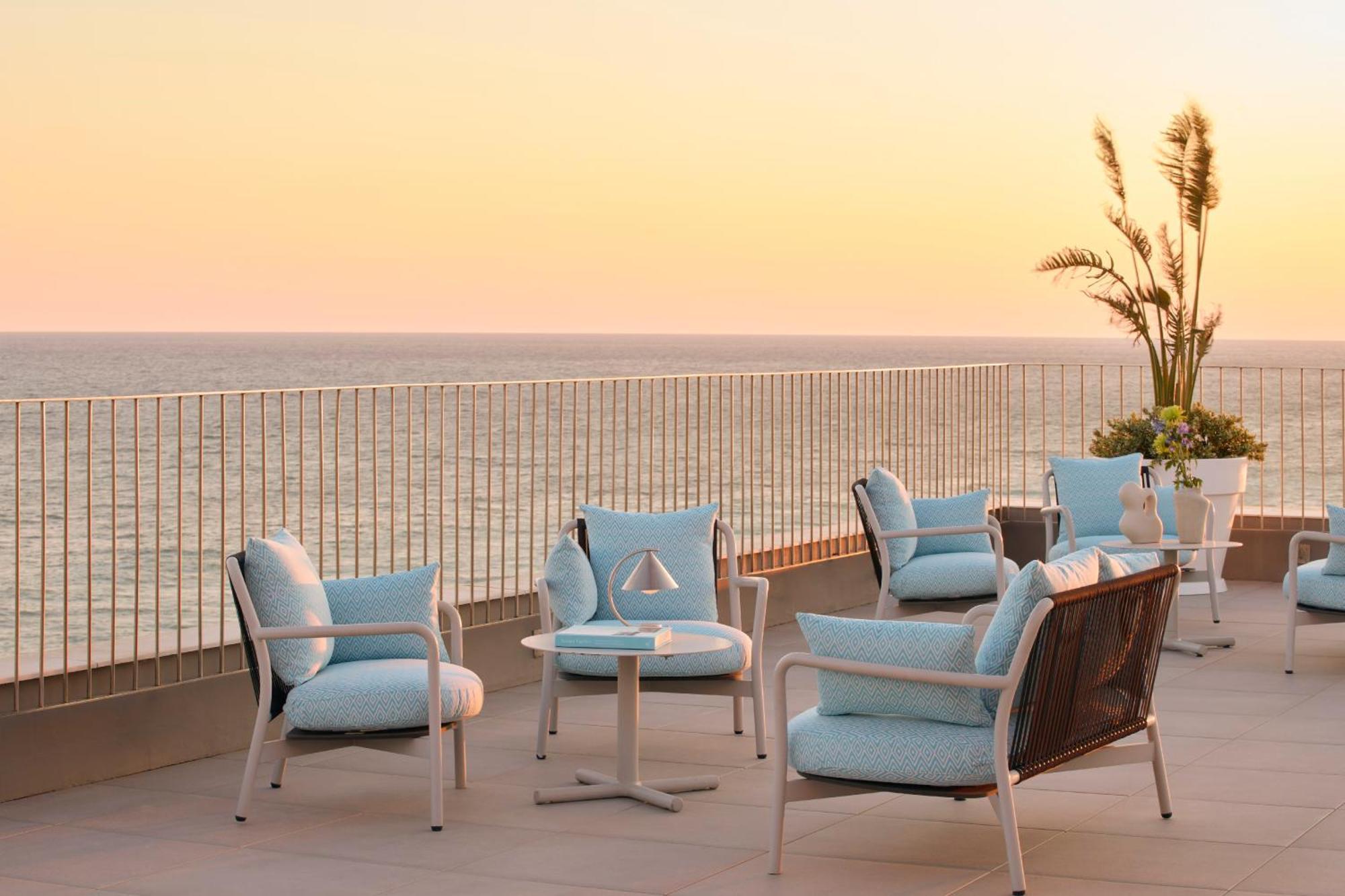 Hotel Me Sitges Terramar Esterno foto The Terrace at the Westin