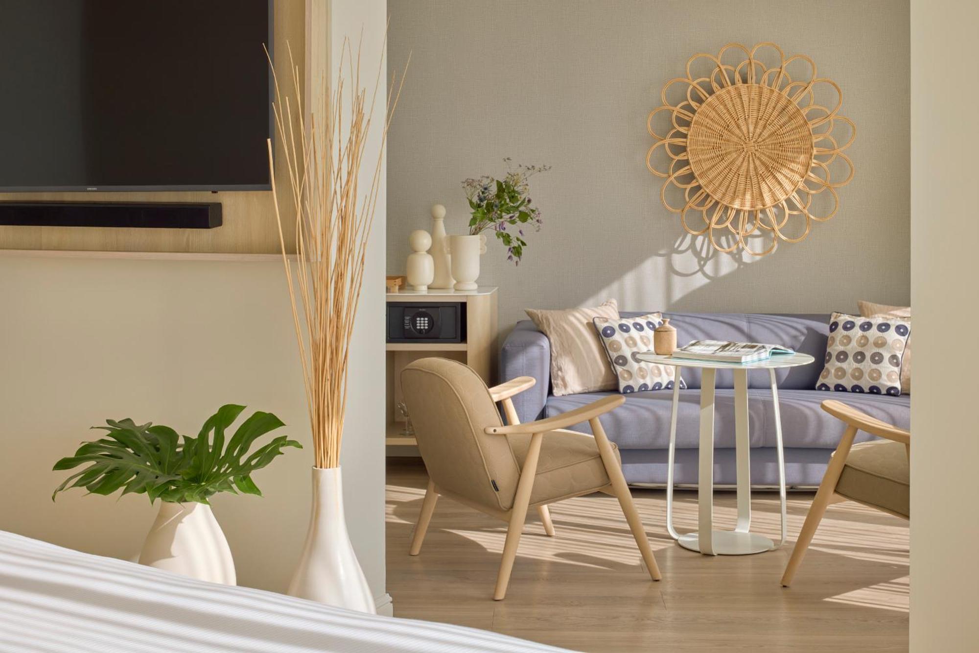 Hotel Me Sitges Terramar Esterno foto A living room