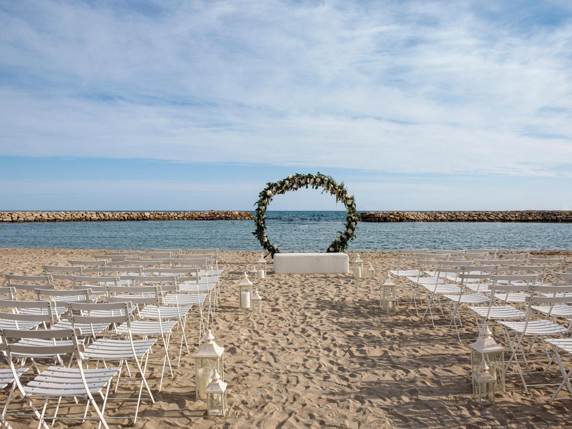 Hotel Me Sitges Terramar Esterno foto The beach at the resort