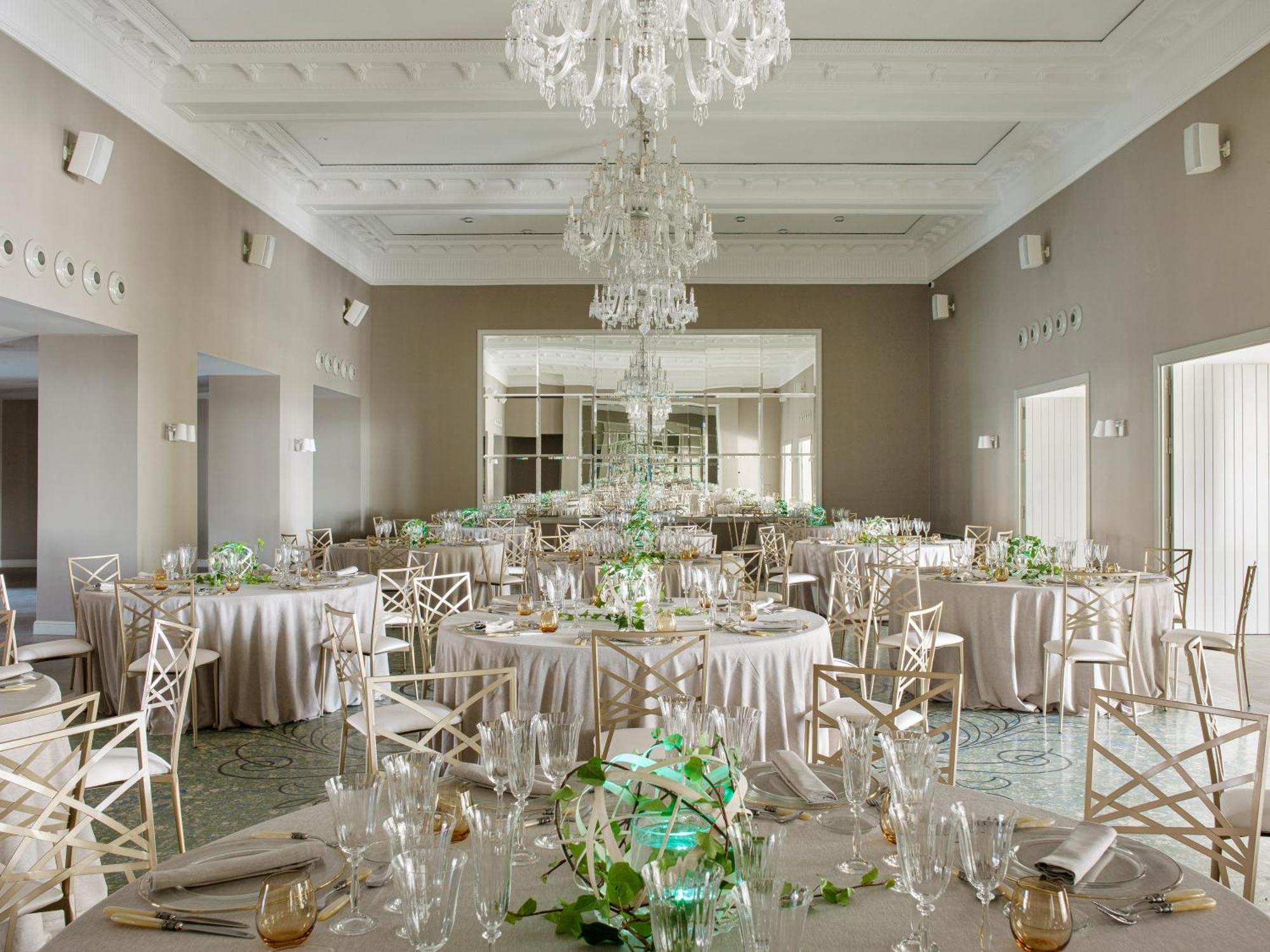 Hotel Me Sitges Terramar Esterno foto The ballroom