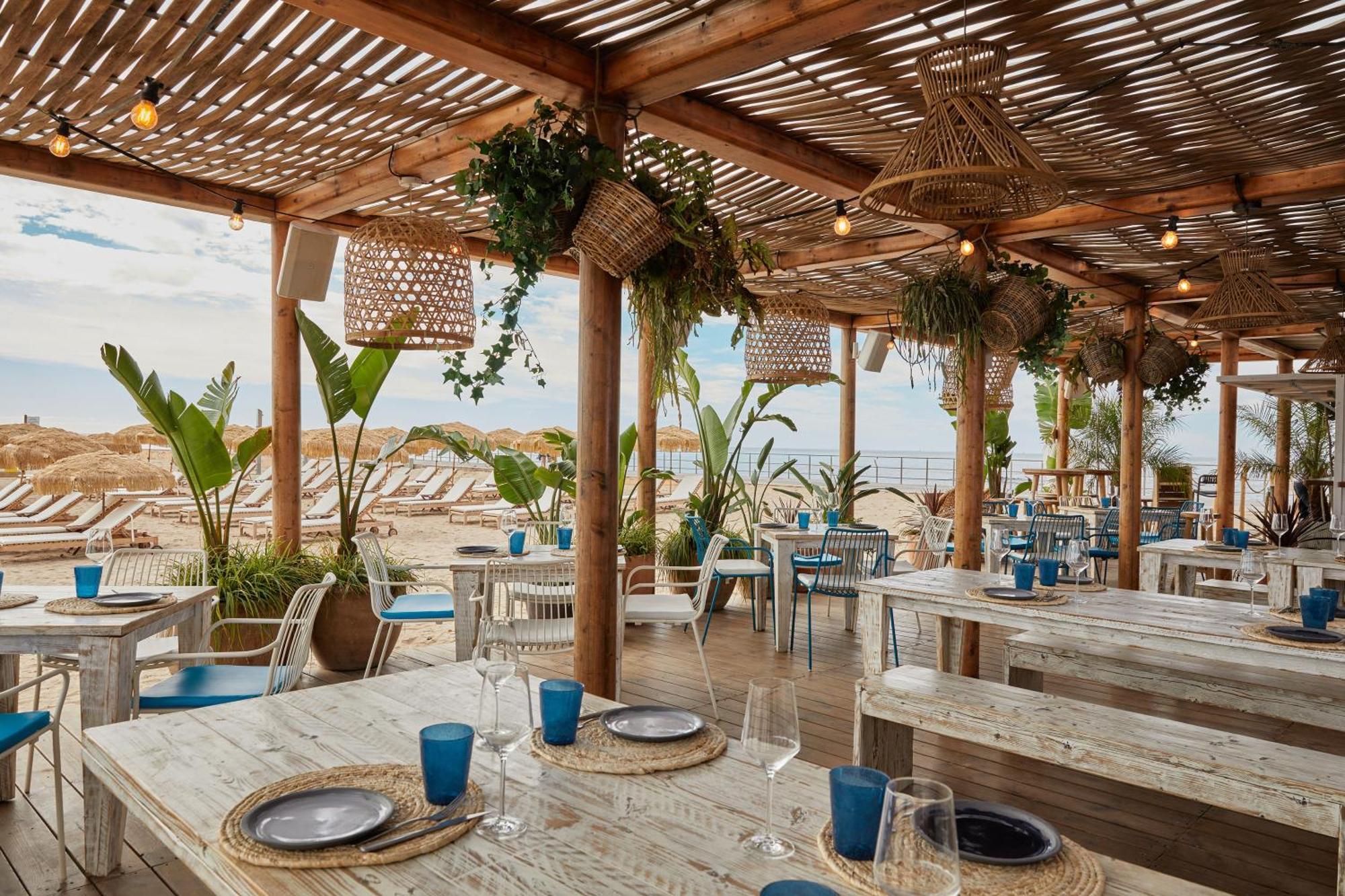 Hotel Me Sitges Terramar Esterno foto The Beach Club