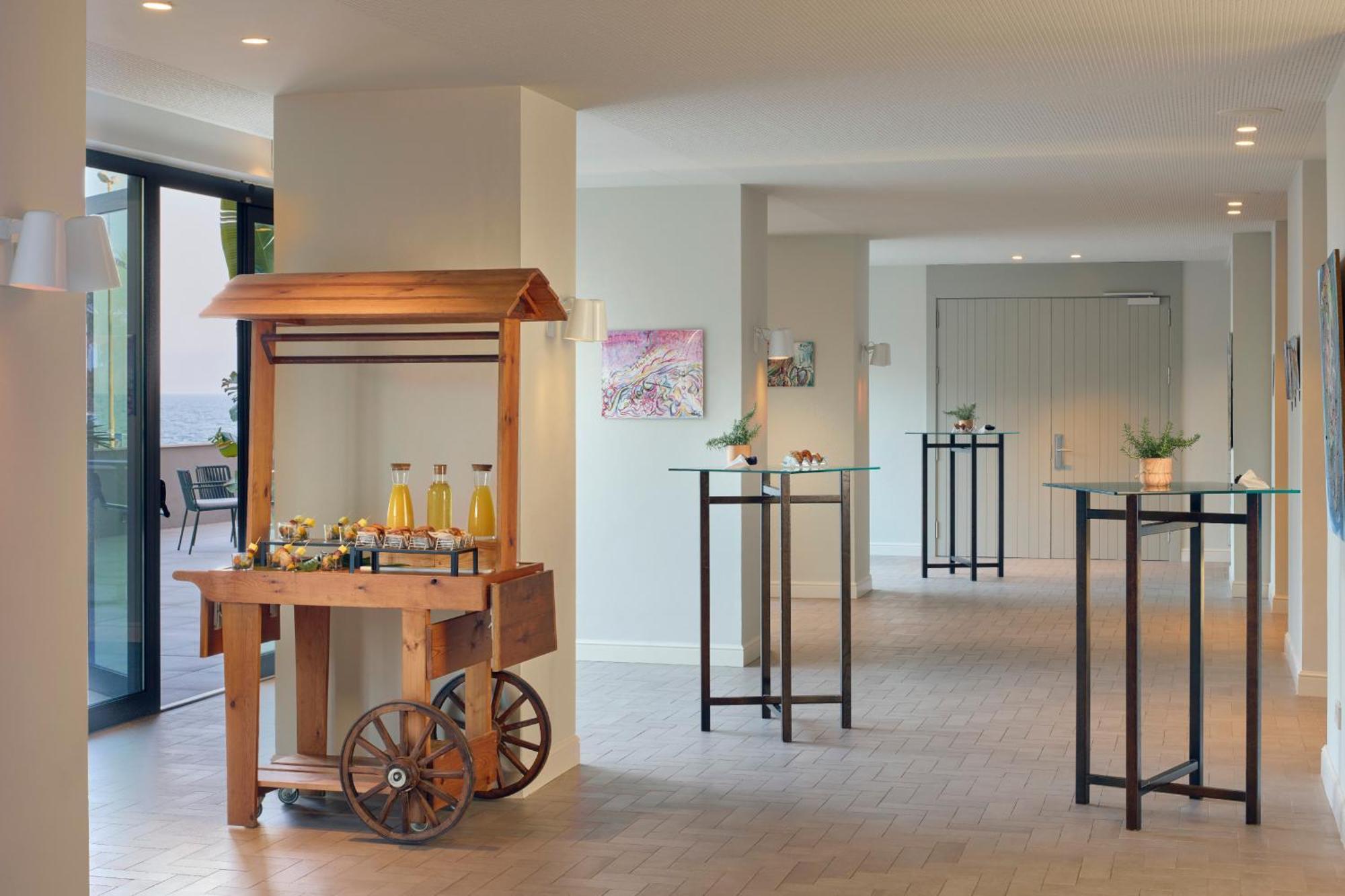 Hotel Me Sitges Terramar Esterno foto The Gallery