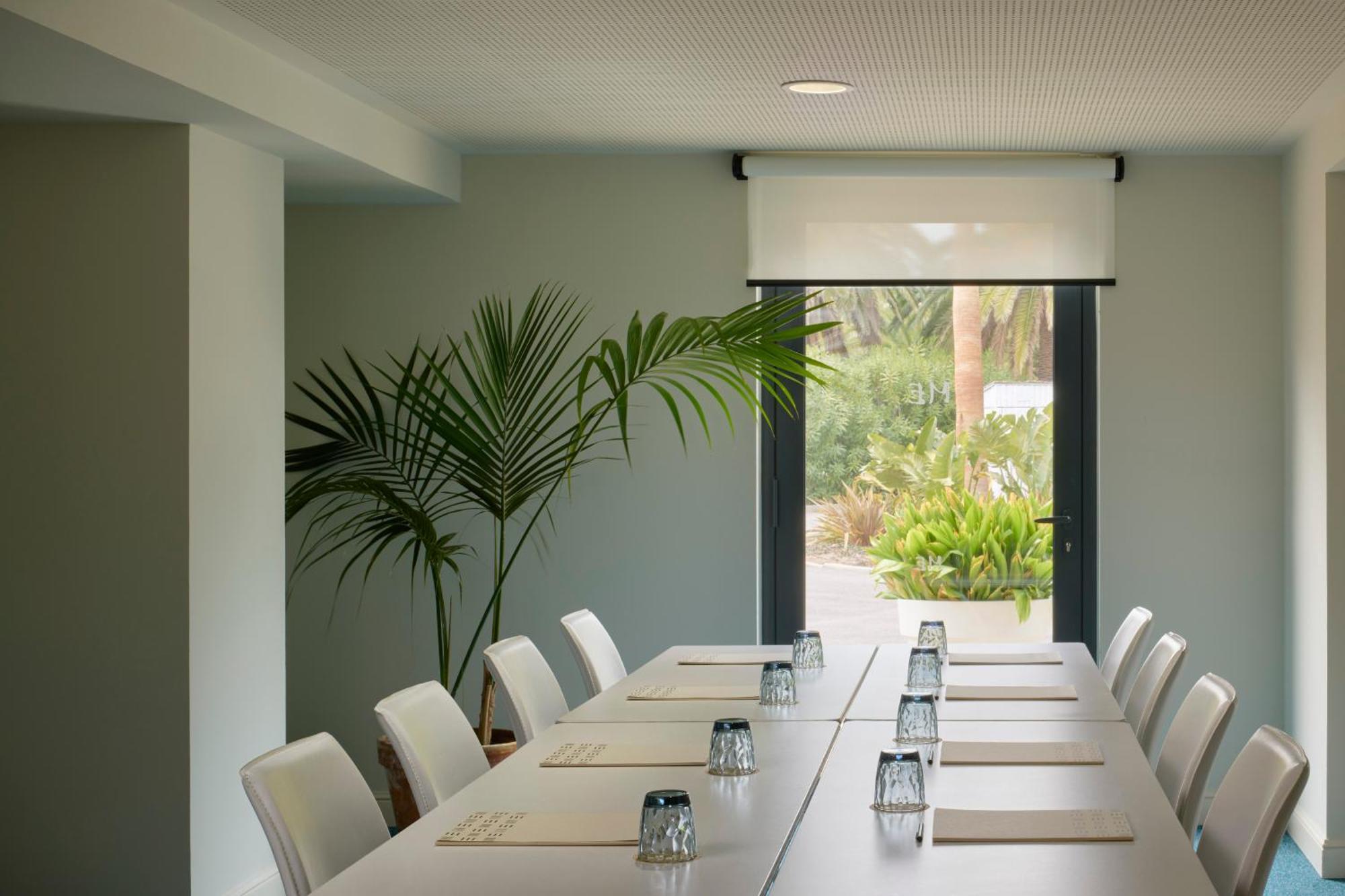 Hotel Me Sitges Terramar Esterno foto Meeting room
