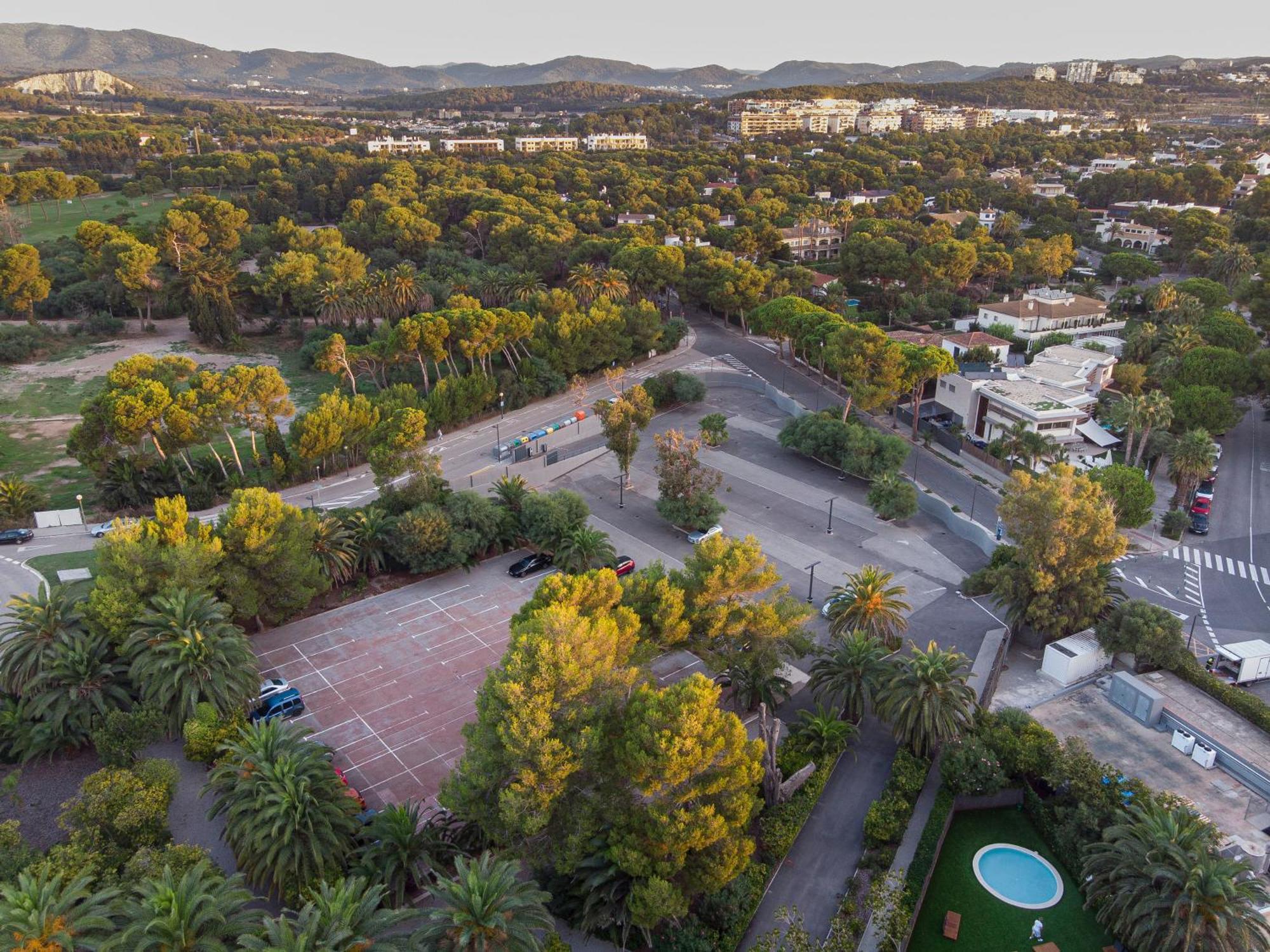 Hotel Me Sitges Terramar Esterno foto Aerial view of the park