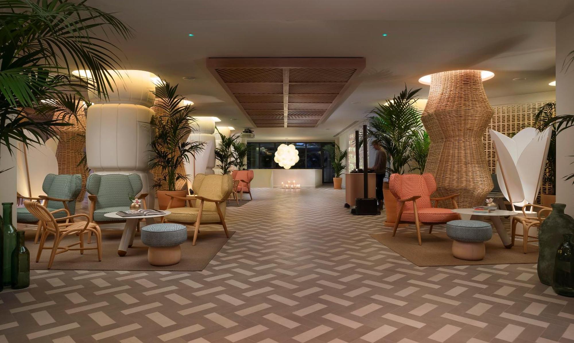 Hotel Me Sitges Terramar Esterno foto The lobby of the hotel