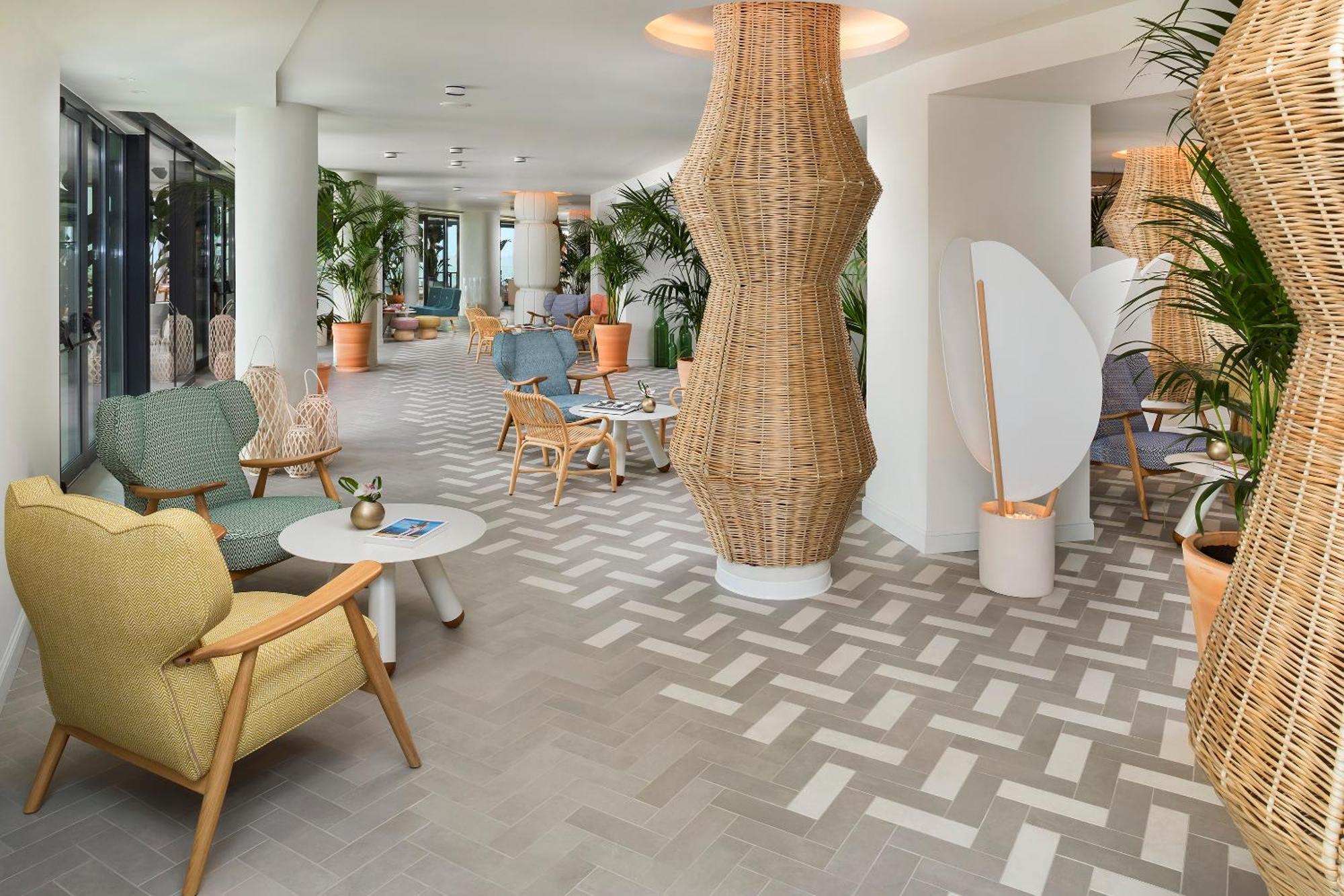 Hotel Me Sitges Terramar Esterno foto Lobby