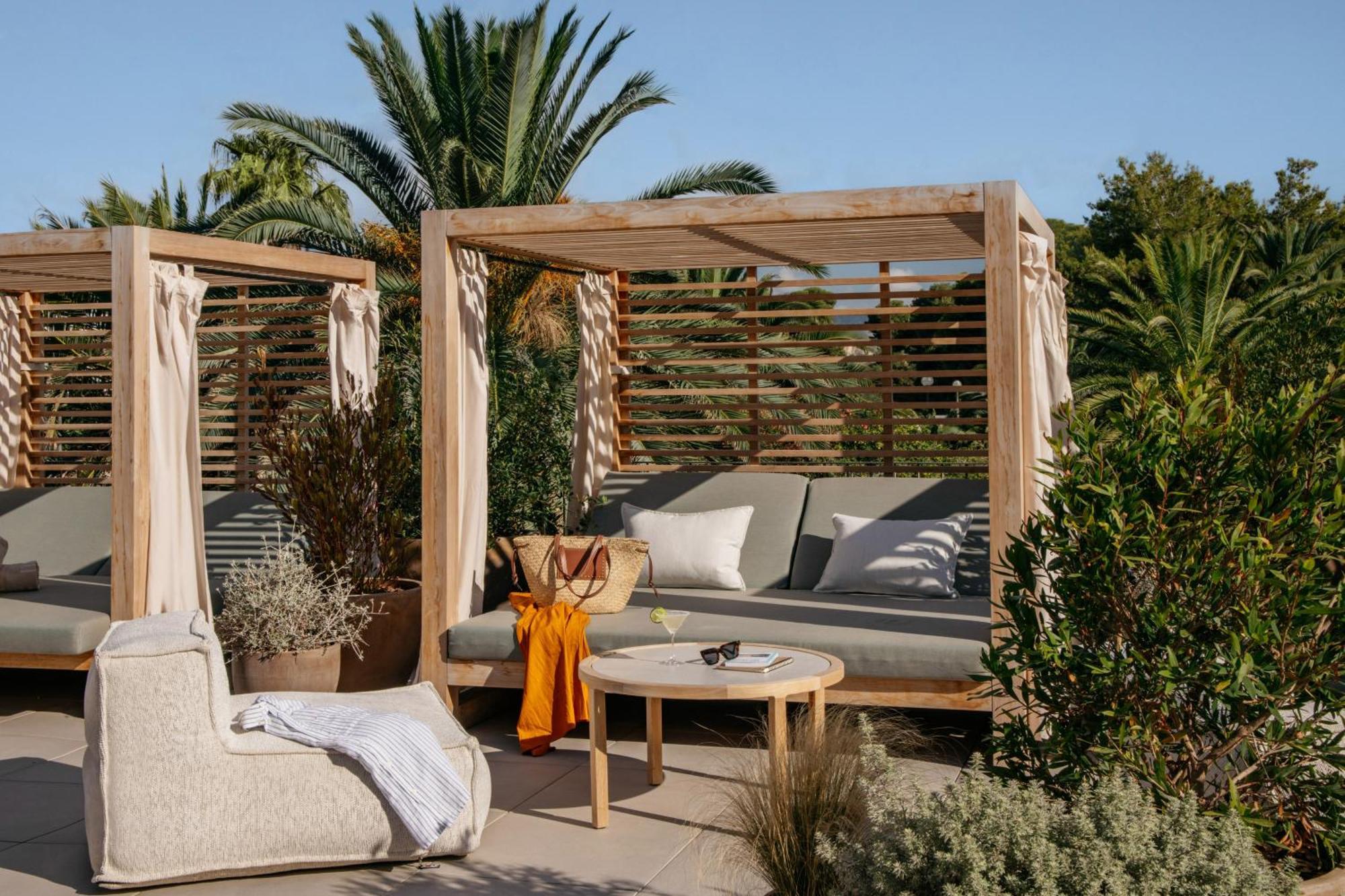 Hotel Me Sitges Terramar Esterno foto Pergola
