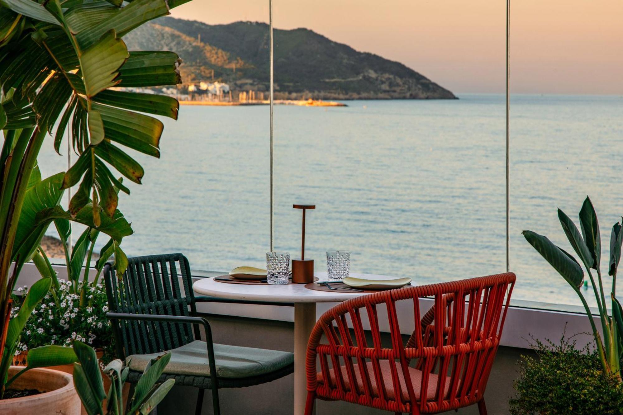 Hotel Me Sitges Terramar Esterno foto View from the restaurant