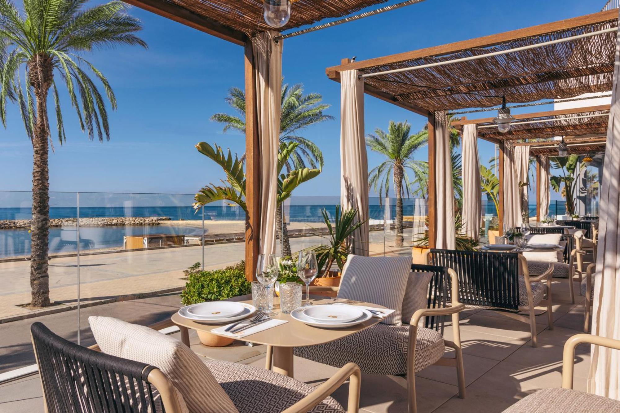 Hotel Me Sitges Terramar Esterno foto The Beach Club at the Hilton Tel Aviv