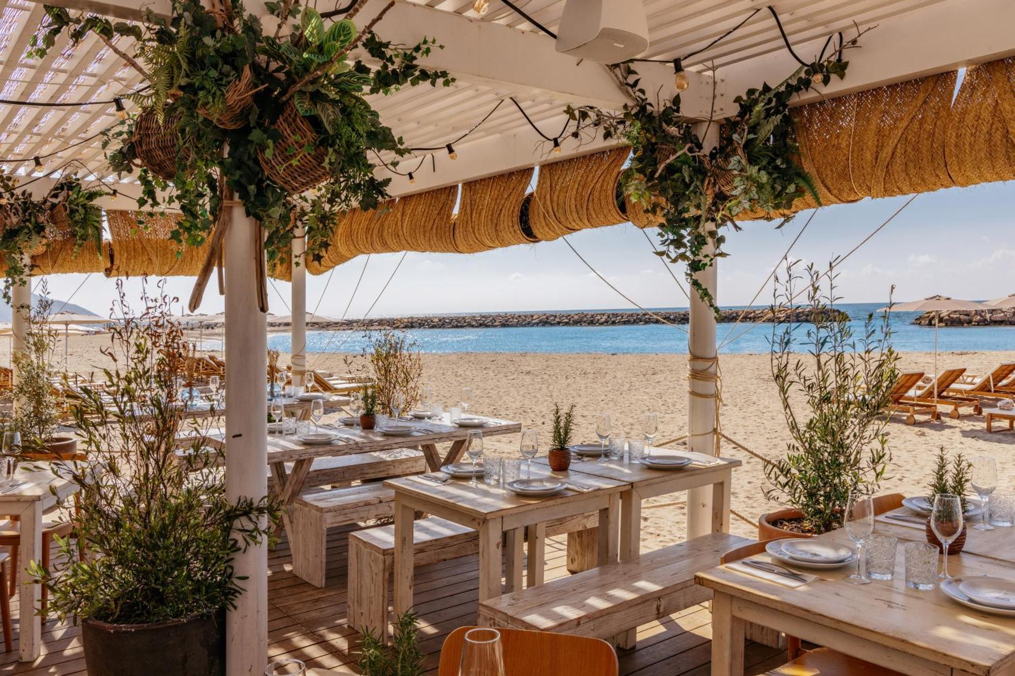 Hotel Me Sitges Terramar Esterno foto Beach Club at the Hotel